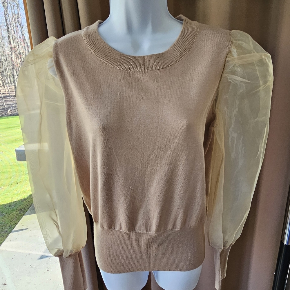 Peach Love California Puff-Sleeve Sweater in Camel and Cream
